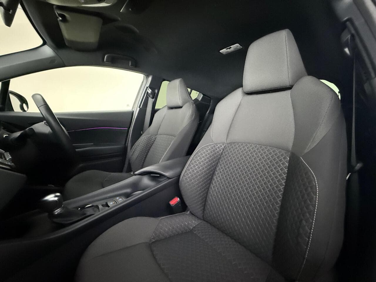 Toyota C-HR thumbnail Seat Front Passenger