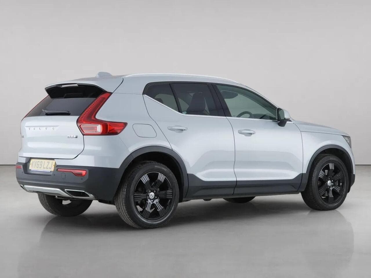 Volvo XC40 thumbnail Rear Right