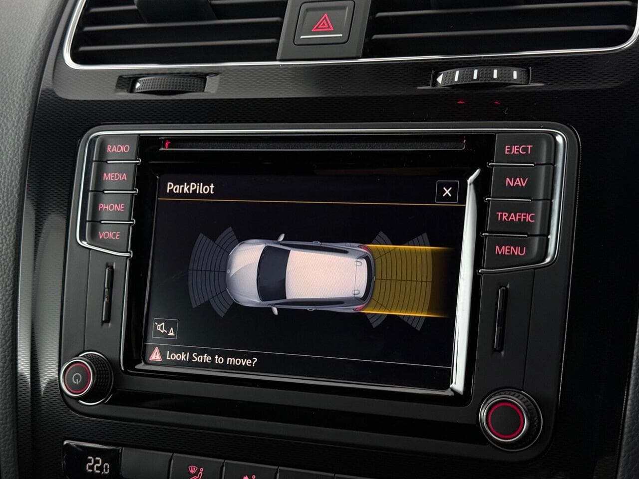 Volkswagen Scirocco thumbnail Infotainment System