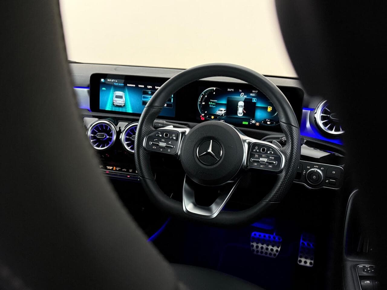 Mercedes-Benz CLA thumbnail Steering Wheel