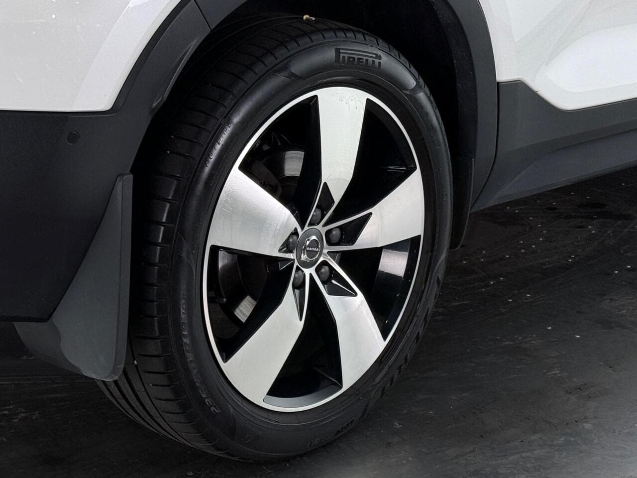 Volvo XC40 thumbnail Wheel