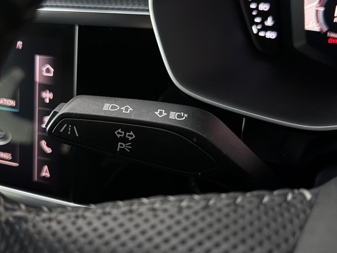 Audi Q3 thumbnail Misc Controls