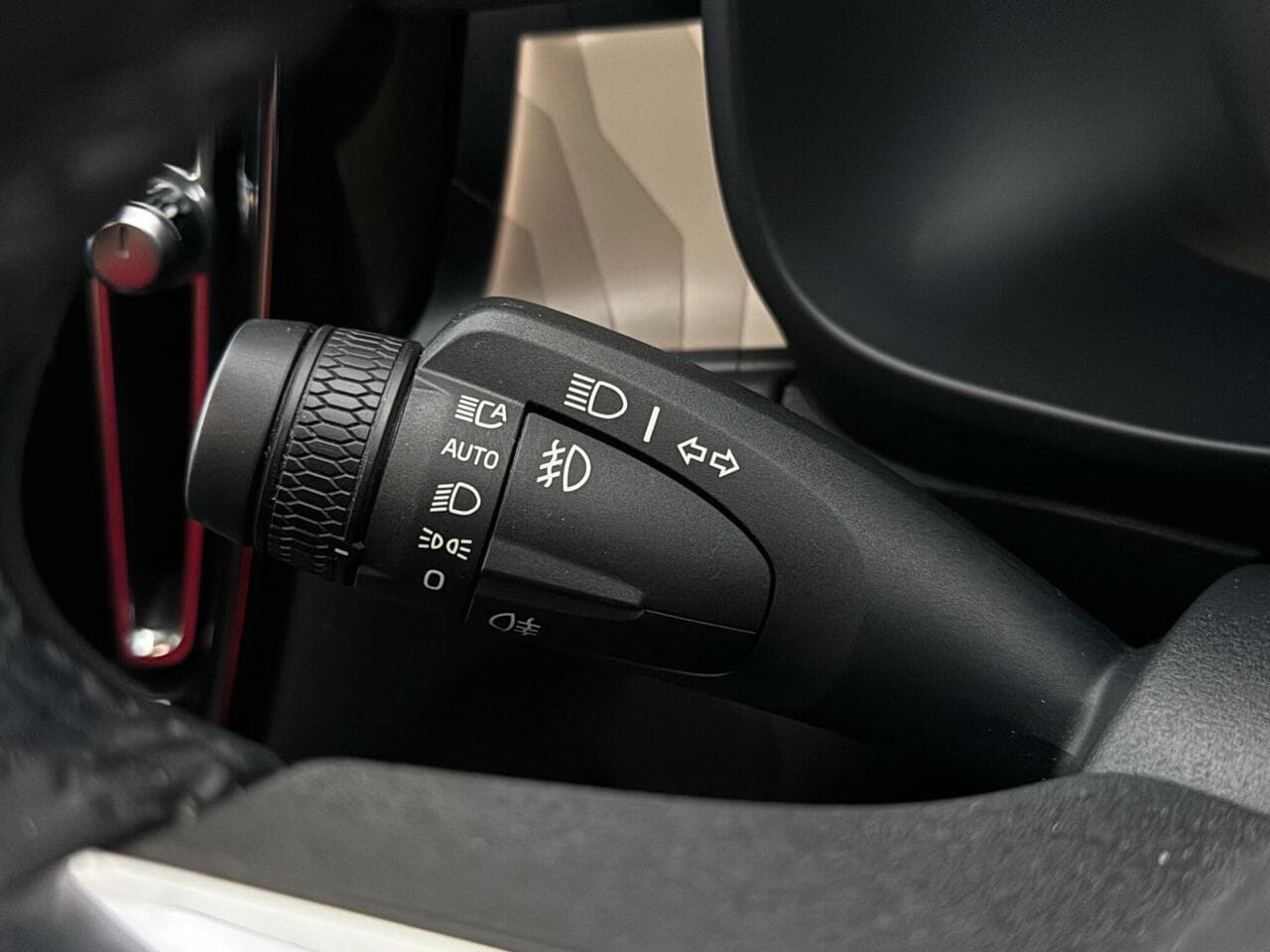Volvo XC40 thumbnail Misc Controls