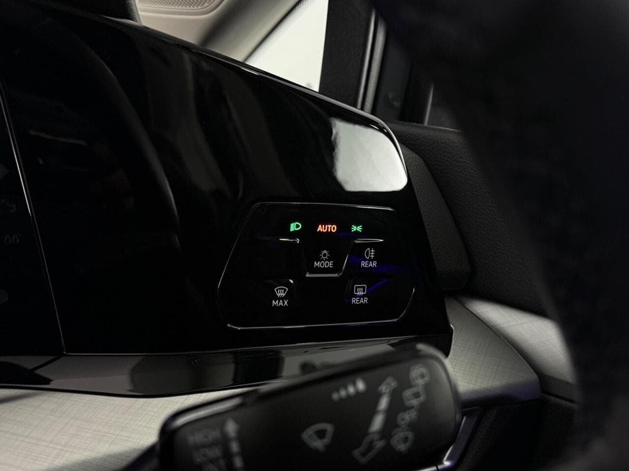 Volkswagen Golf thumbnail Interior Front
