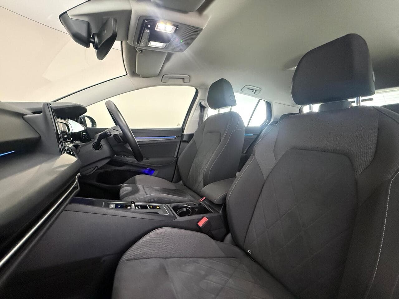 Volkswagen Golf thumbnail Seat Front Passenger