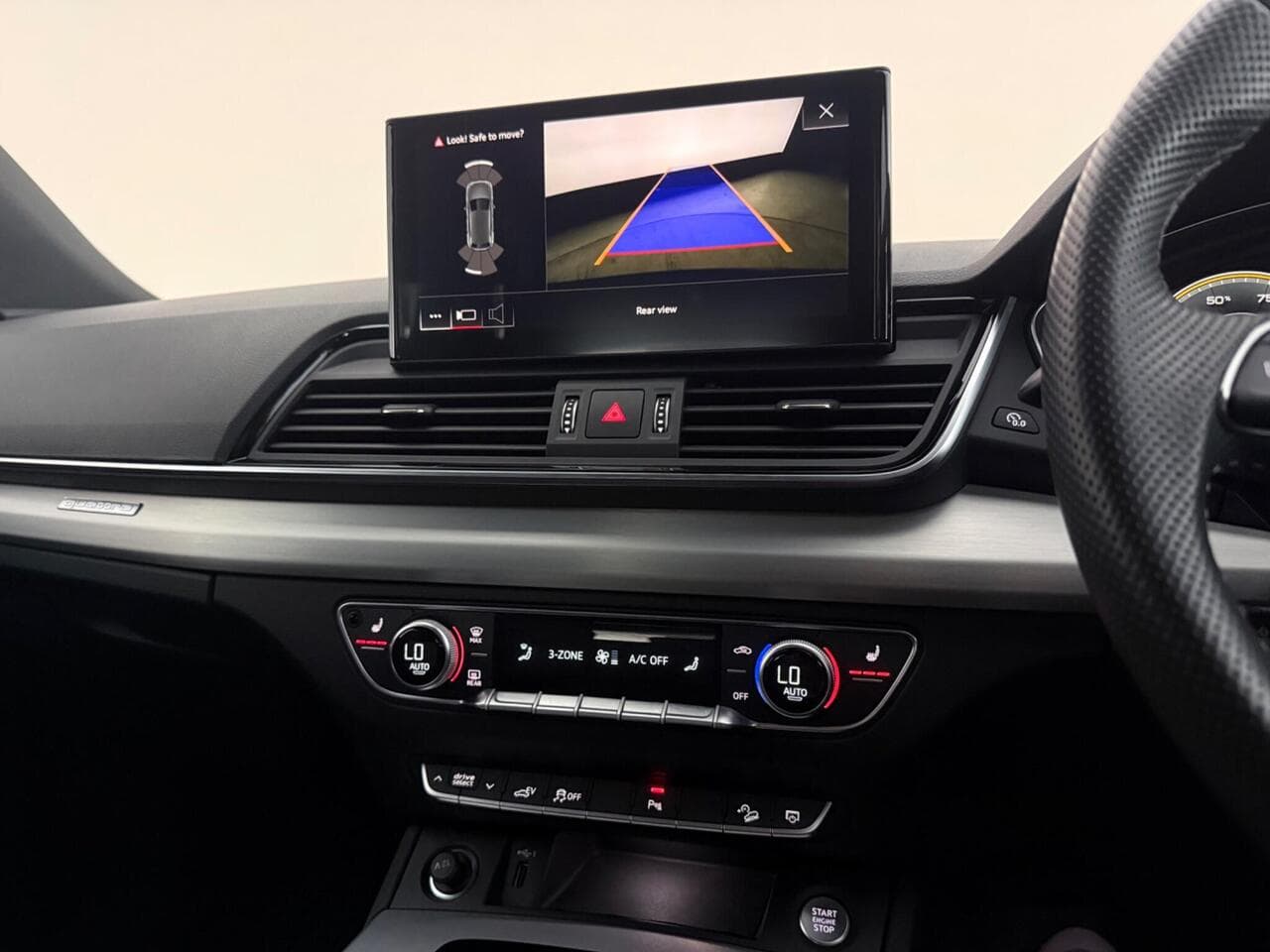 Audi Q5 thumbnail Infotainment System