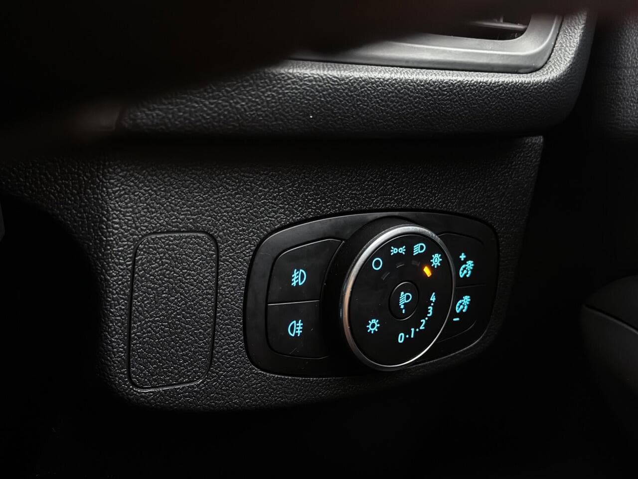 Ford Focus thumbnail Misc Controls