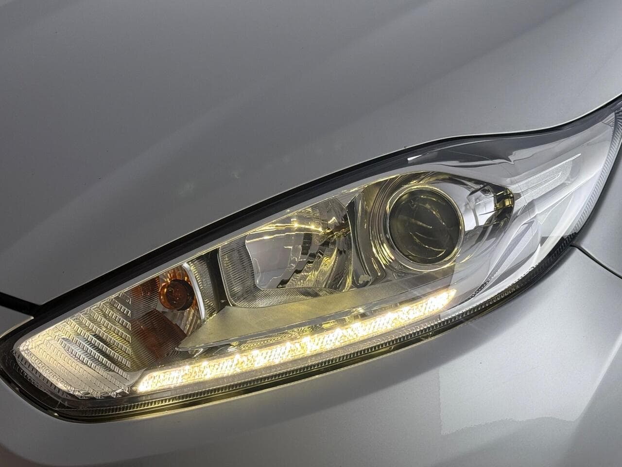 Ford Fiesta thumbnail Lights Front