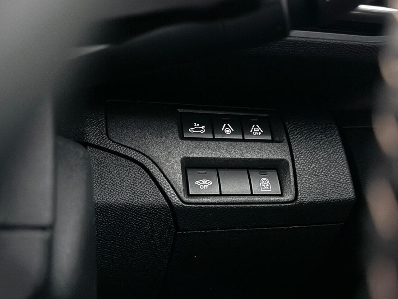 Peugeot 5008 thumbnail Misc Controls