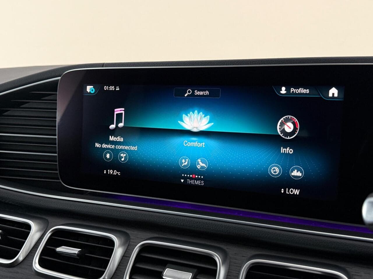 Mercedes-Benz GLE thumbnail Infotainment System