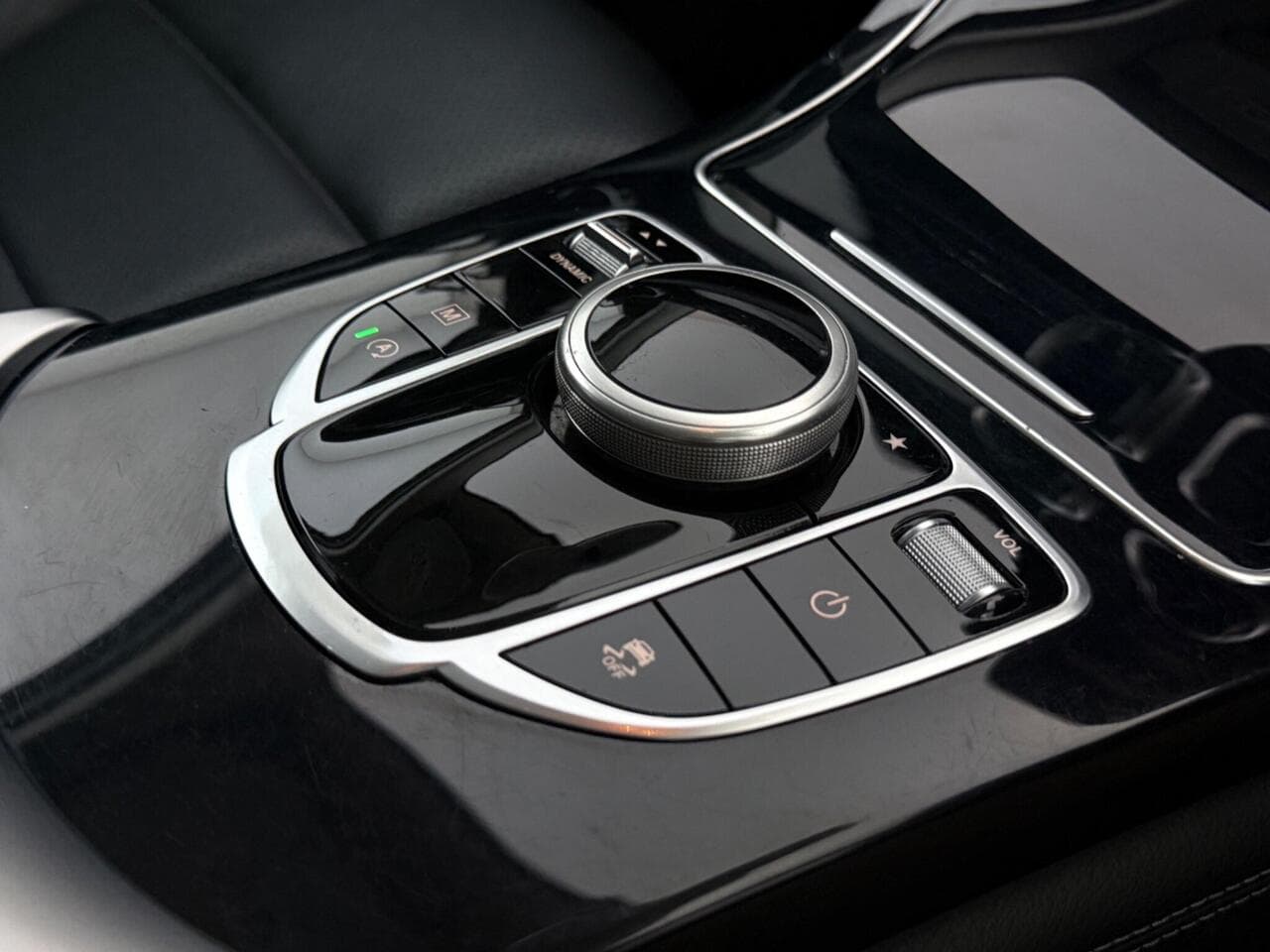 Mercedes-Benz GLC thumbnail Interior Front