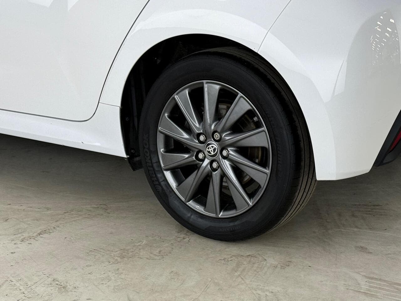 Toyota Yaris thumbnail Wheel