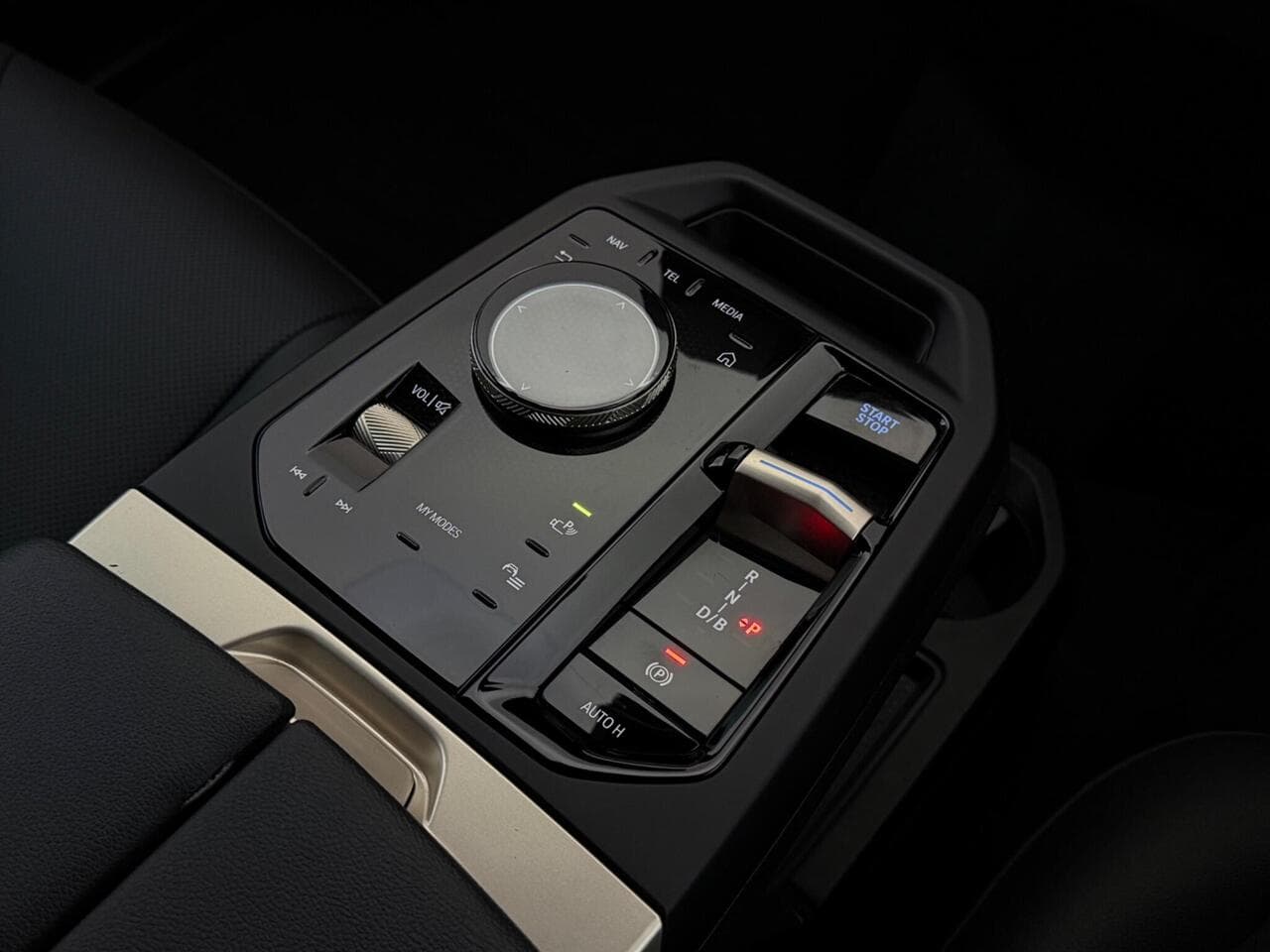 BMW iX thumbnail Interior Front