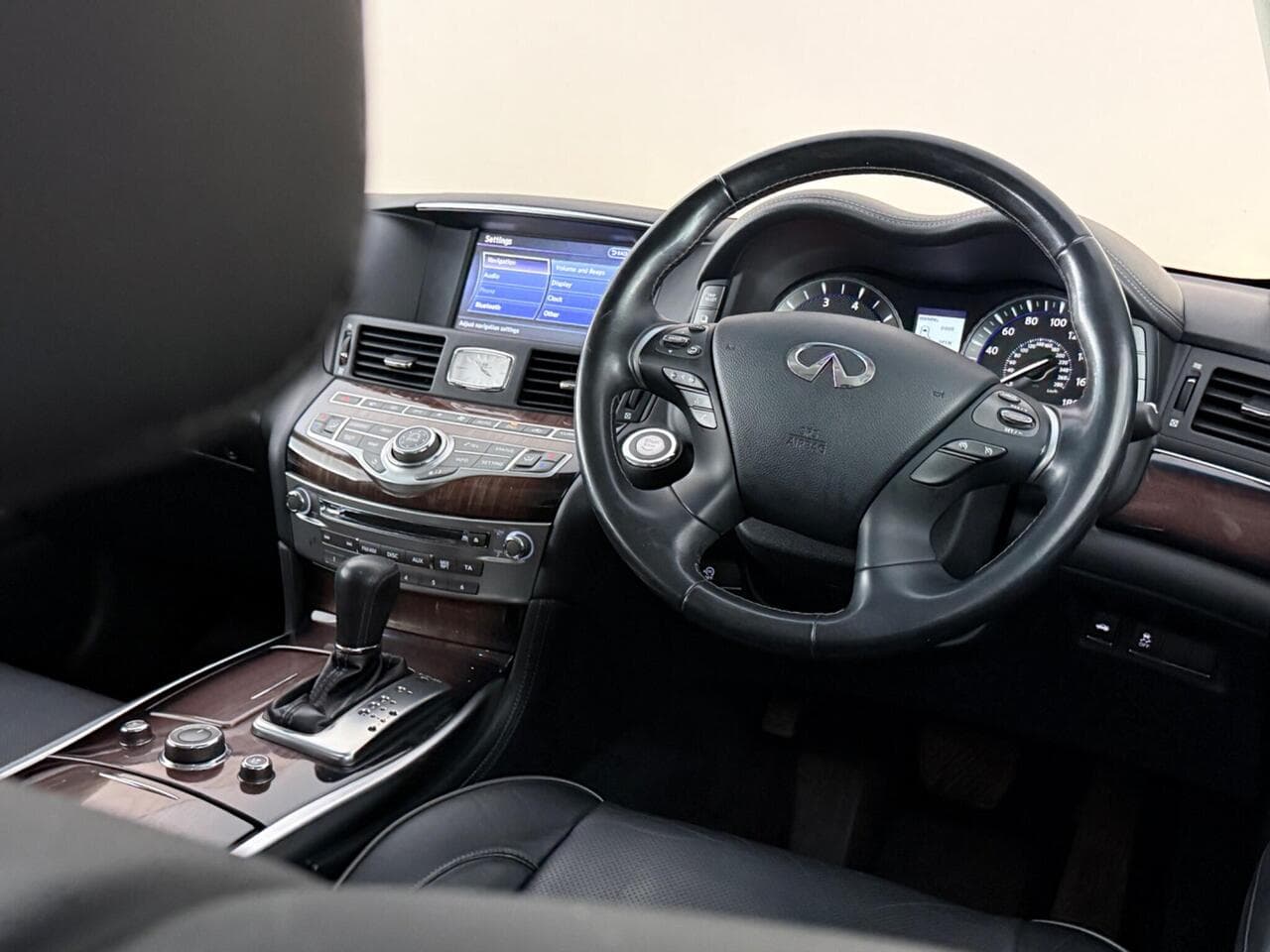 Infiniti Q70 thumbnail Interior Front