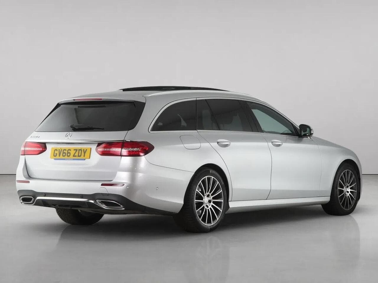 Mercedes-Benz E Class thumbnail Rear Right
