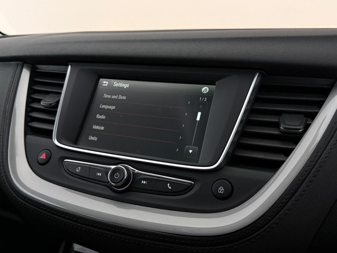 Vauxhall Grandland X thumbnail Infotainment System