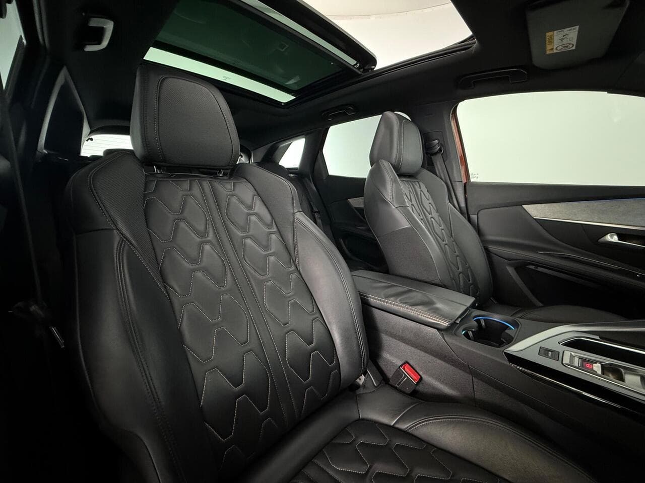 Peugeot 3008 thumbnail Seat Driver