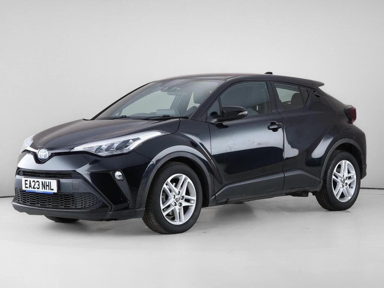 Toyota C-HR thumbnail Front Left