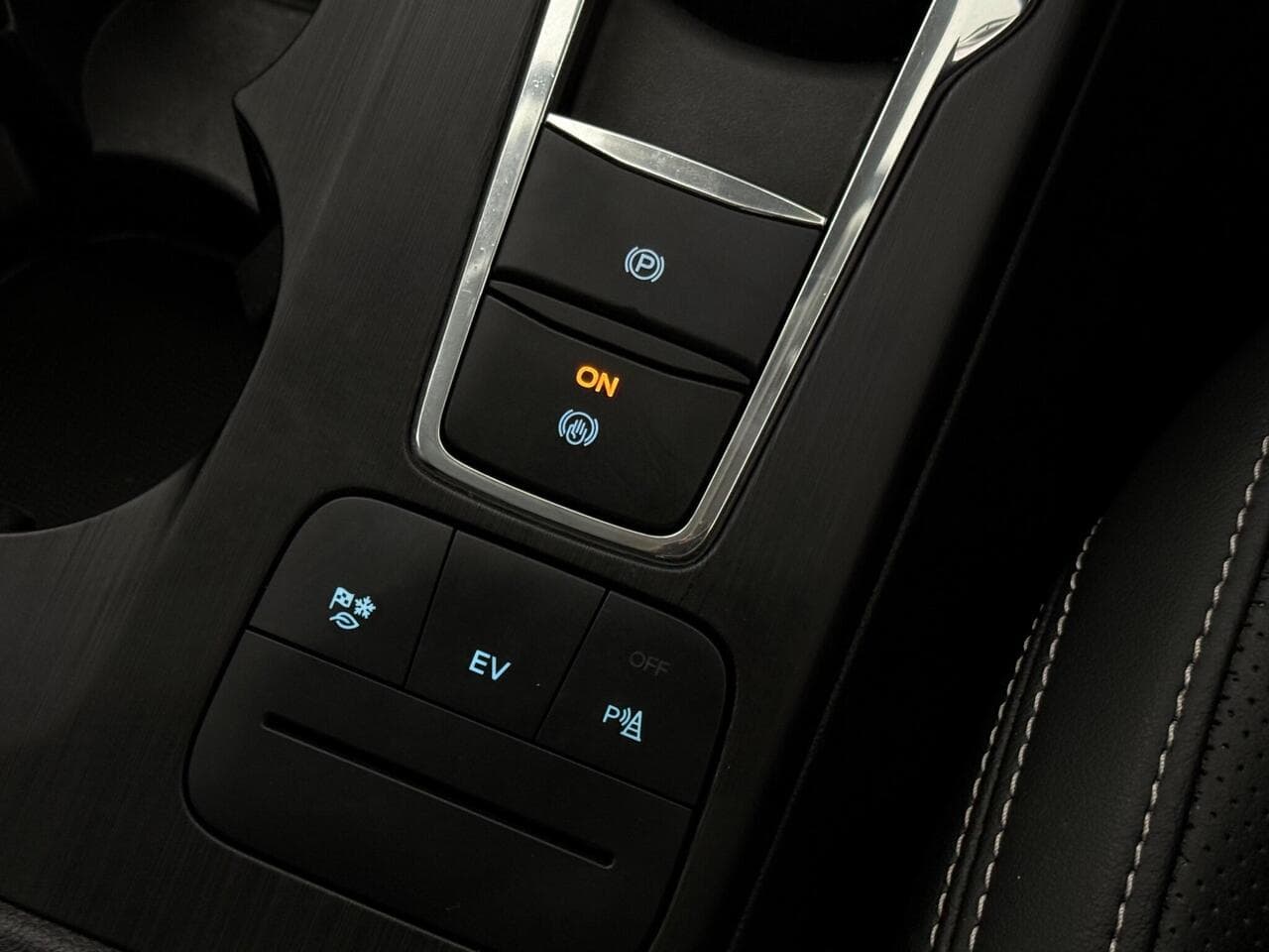 Ford Kuga thumbnail Misc Controls
