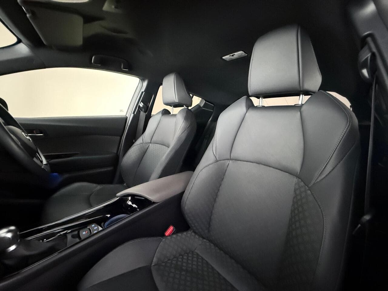 Toyota C-HR thumbnail Seat Front Passenger