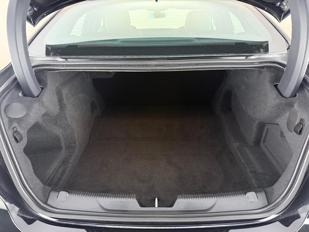 Jaguar XE thumbnail Boot