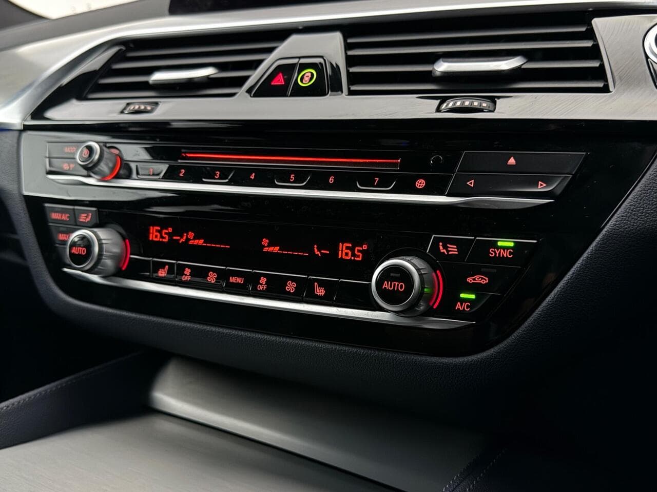 BMW 5 Series thumbnail Infotainment System