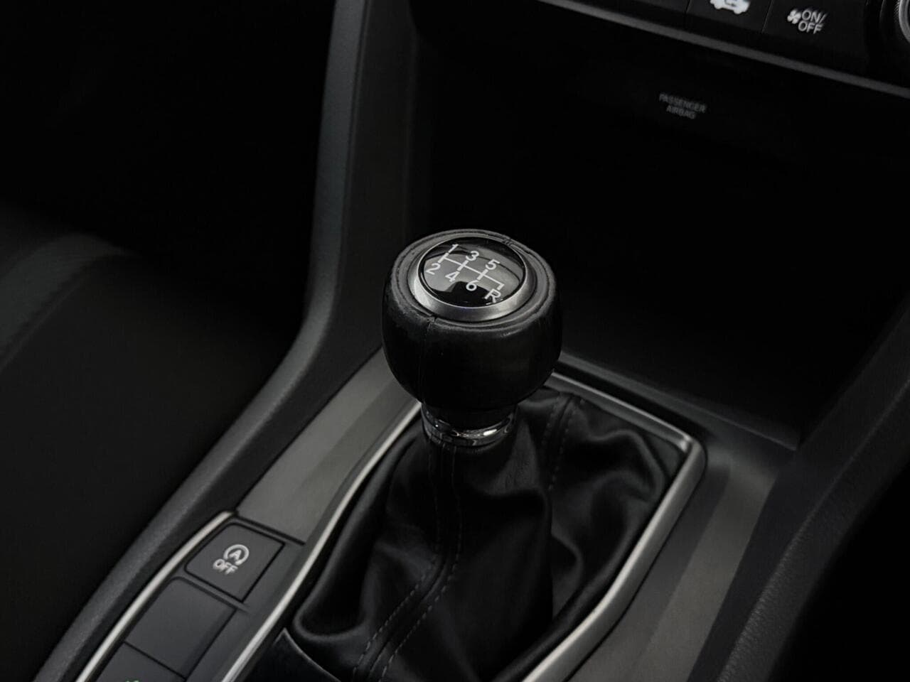 Honda Civic thumbnail Interior Front