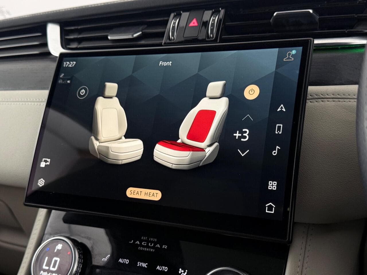 Jaguar F-PACE thumbnail Infotainment System