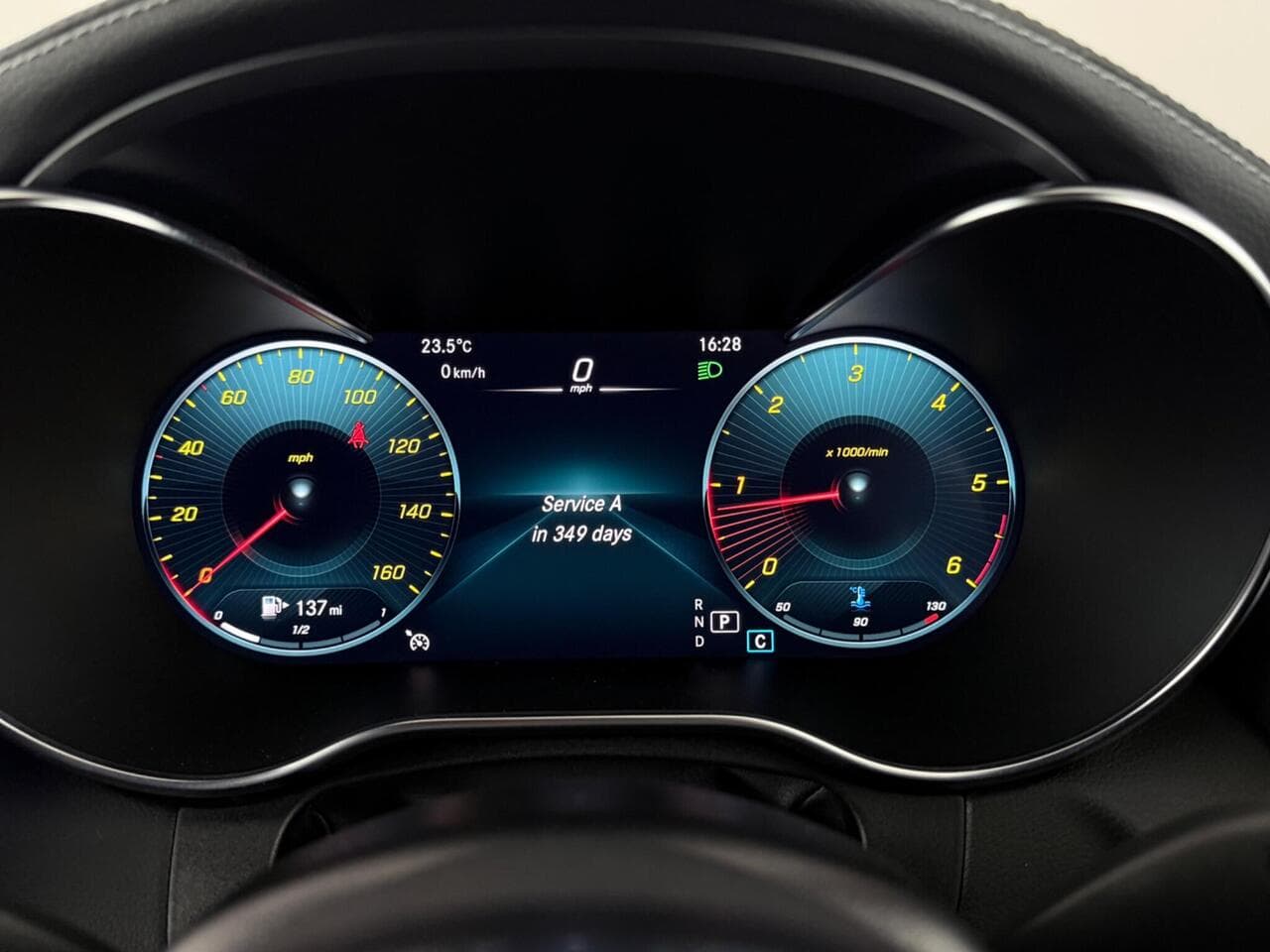 Mercedes-Benz C Class thumbnail Driver Instruments
