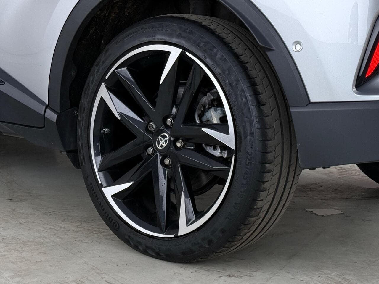 Toyota C-HR thumbnail Wheel