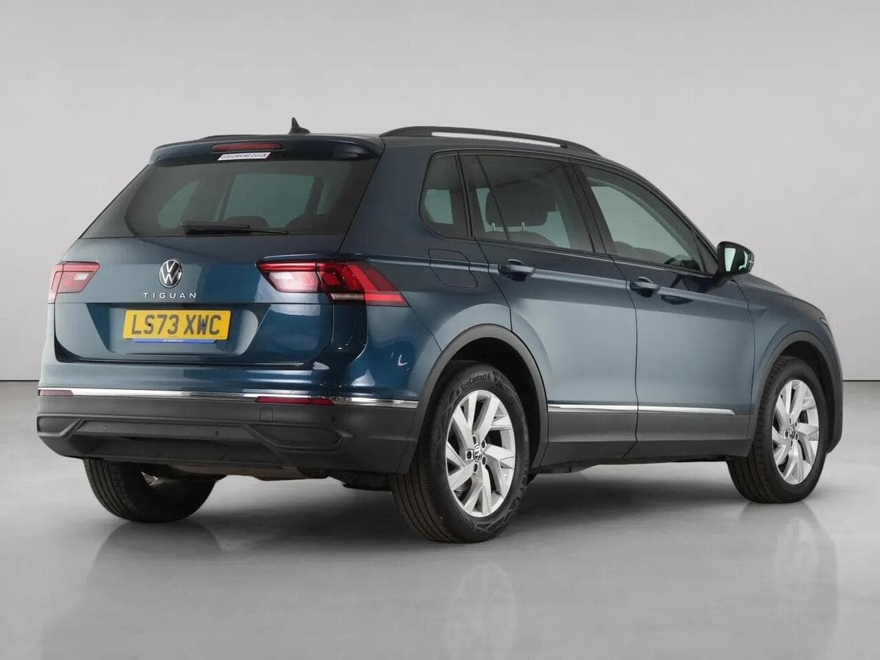 Volkswagen Tiguan thumbnail Rear Right