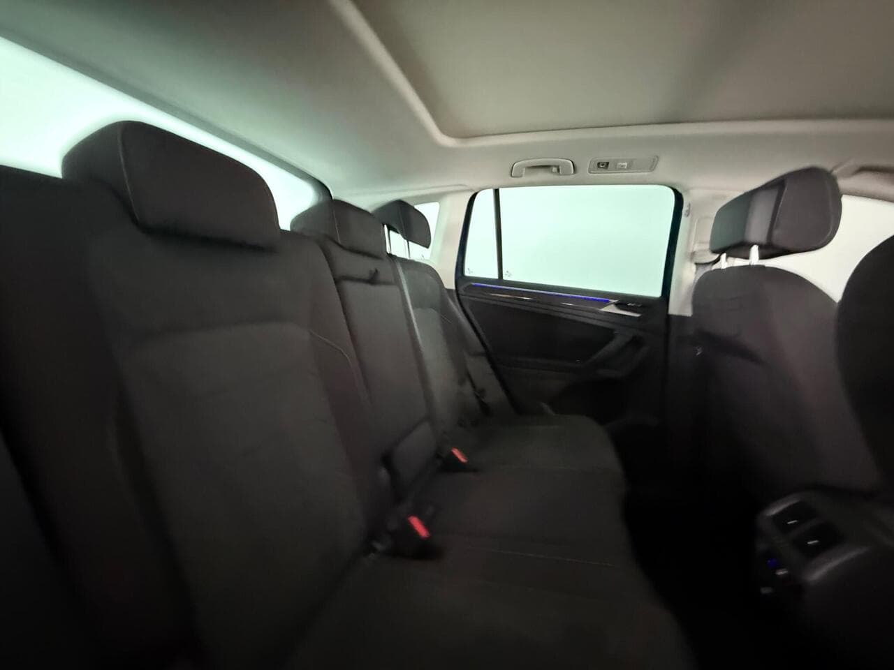 Volkswagen Tiguan thumbnail Seats Rear