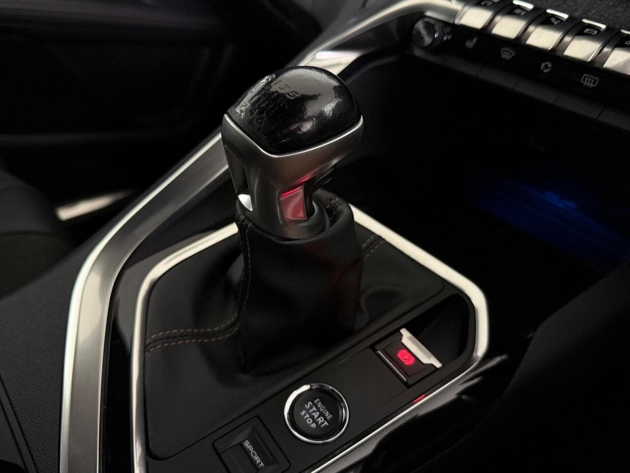 Peugeot 3008 thumbnail Interior Front