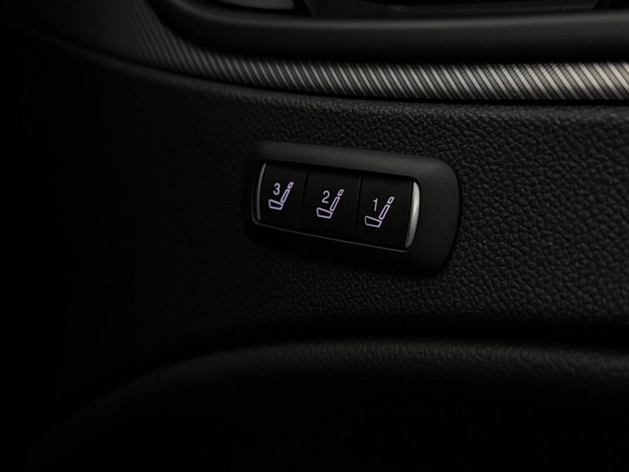 Alfa Romeo Stelvio thumbnail Misc Controls