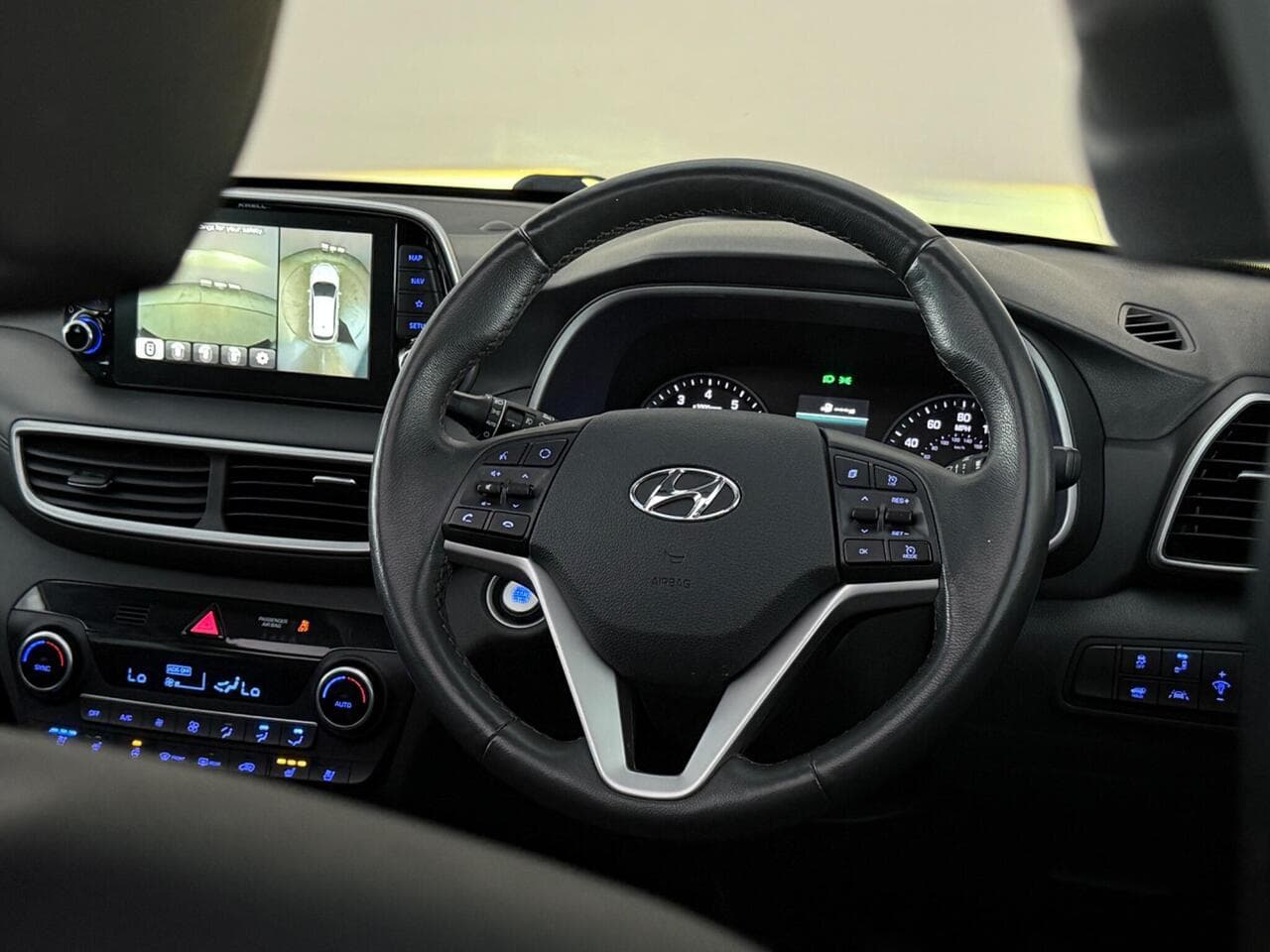 Hyundai TUCSON thumbnail Steering Wheel