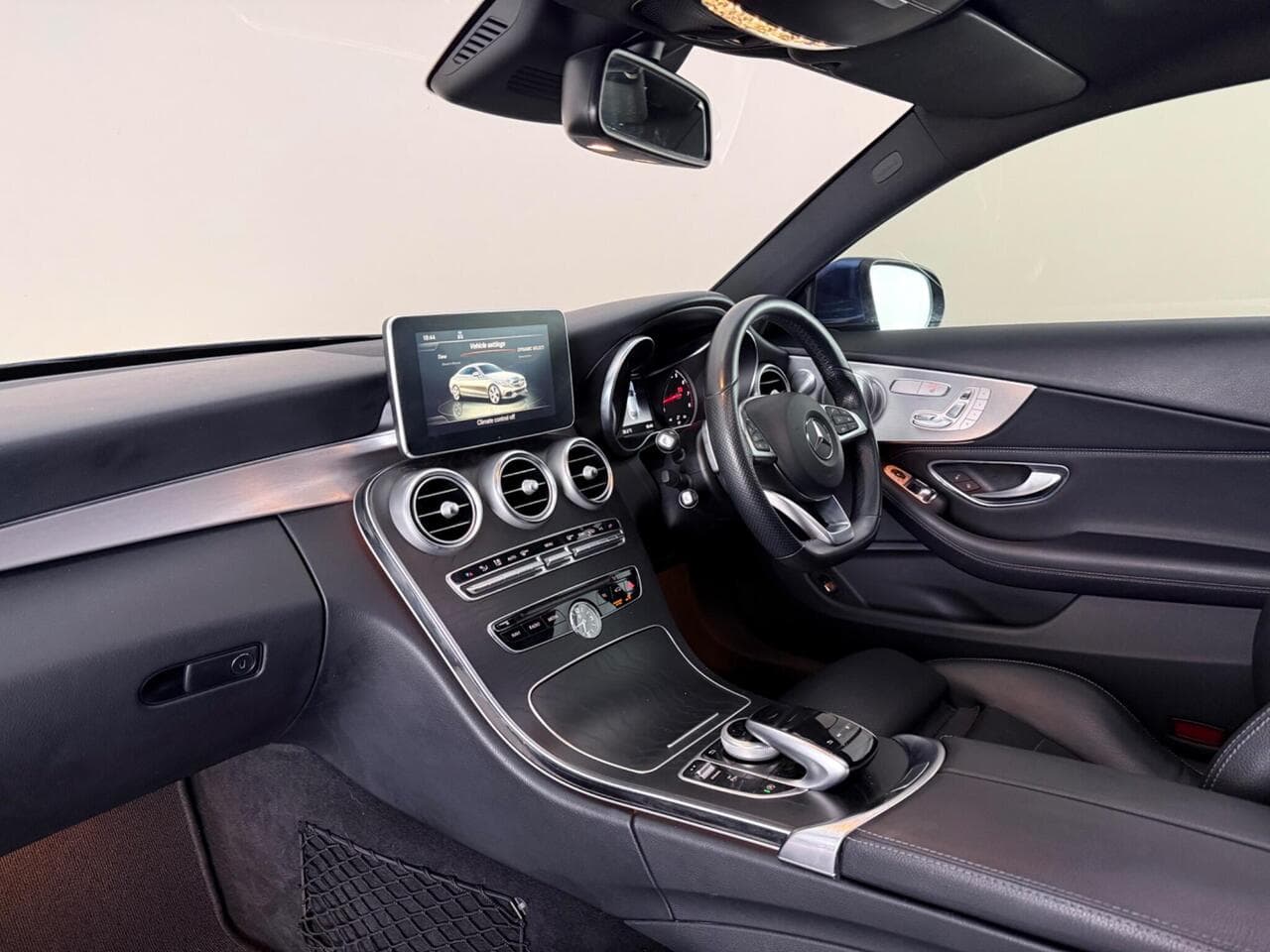 Mercedes-Benz C Class thumbnail Interior Front