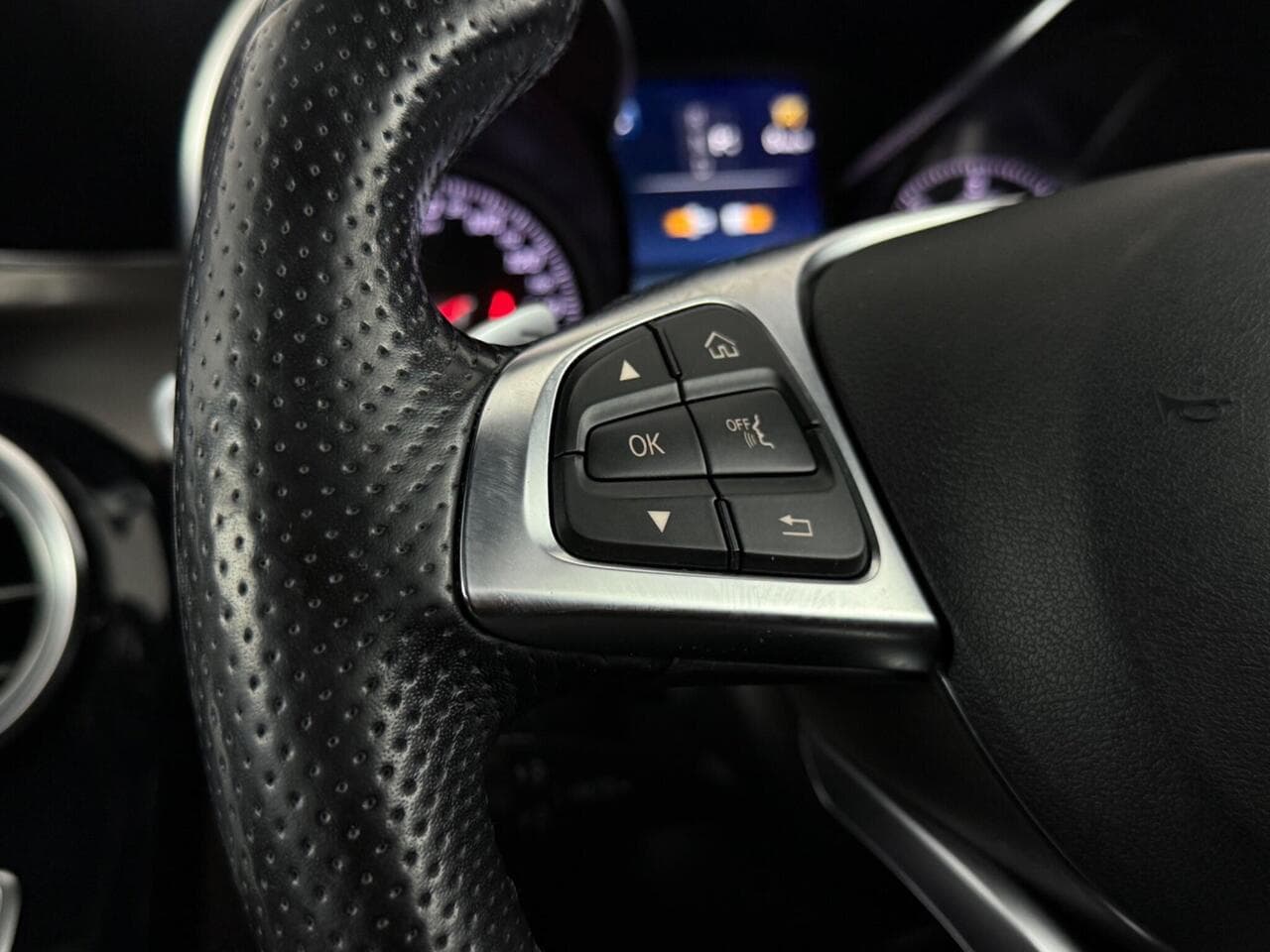 Mercedes-Benz C Class thumbnail Misc Controls