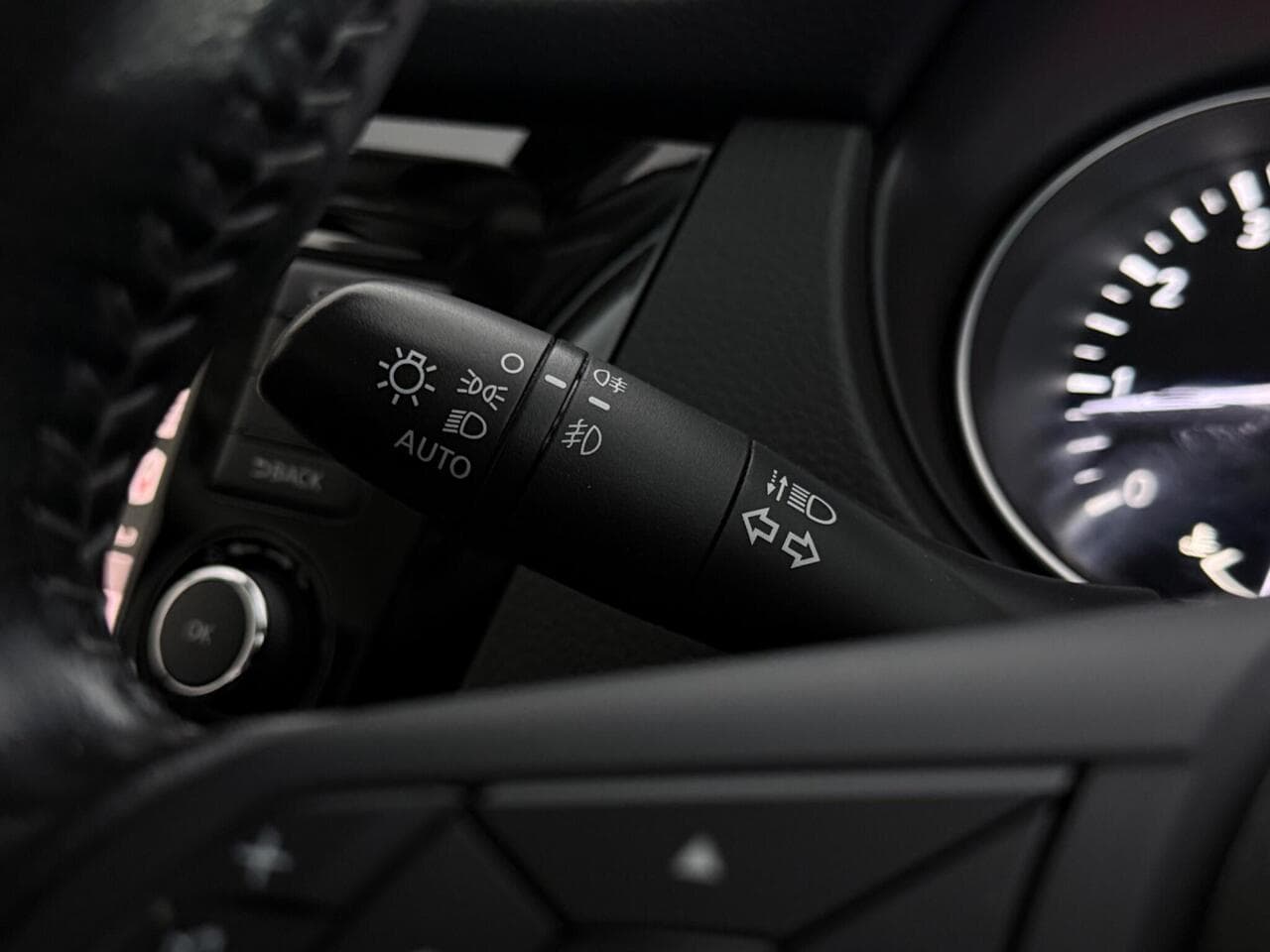 Nissan Qashqai thumbnail Misc Controls