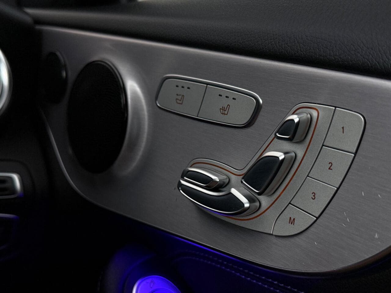 Mercedes-Benz C Class thumbnail Misc Controls