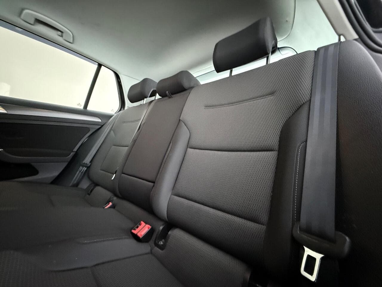 Volkswagen Golf thumbnail Seats Rear