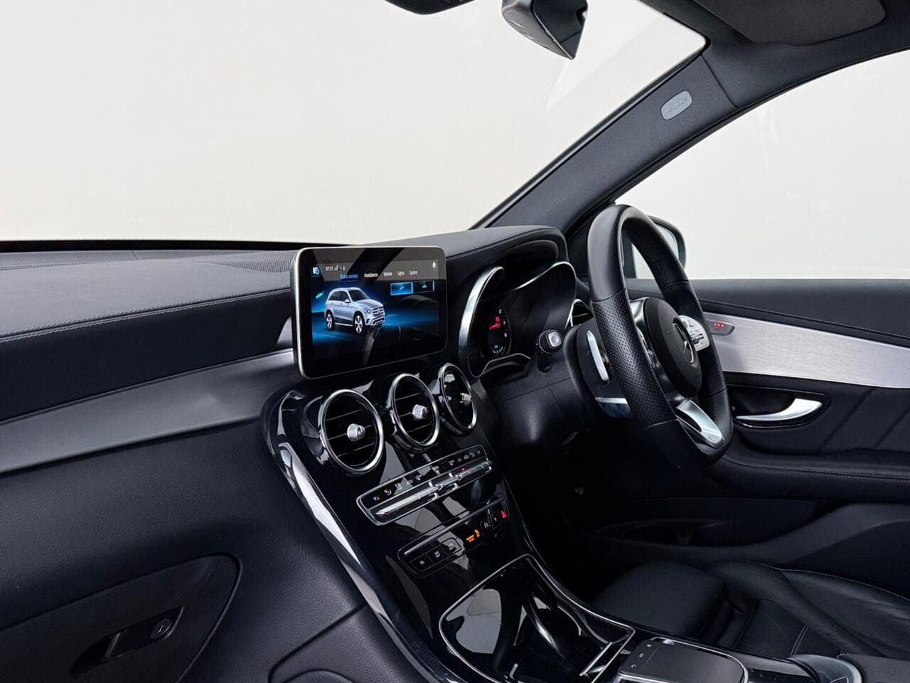 Mercedes-Benz GLC thumbnail Interior Front