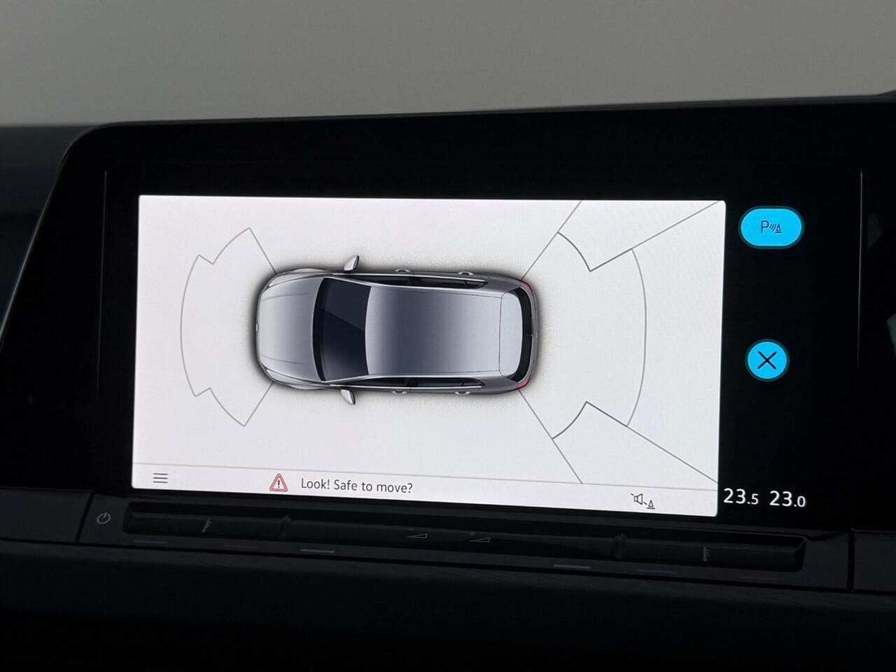 Volkswagen Golf thumbnail Infotainment System
