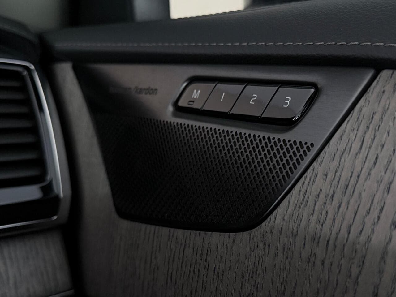 Volvo XC90 thumbnail Misc Controls