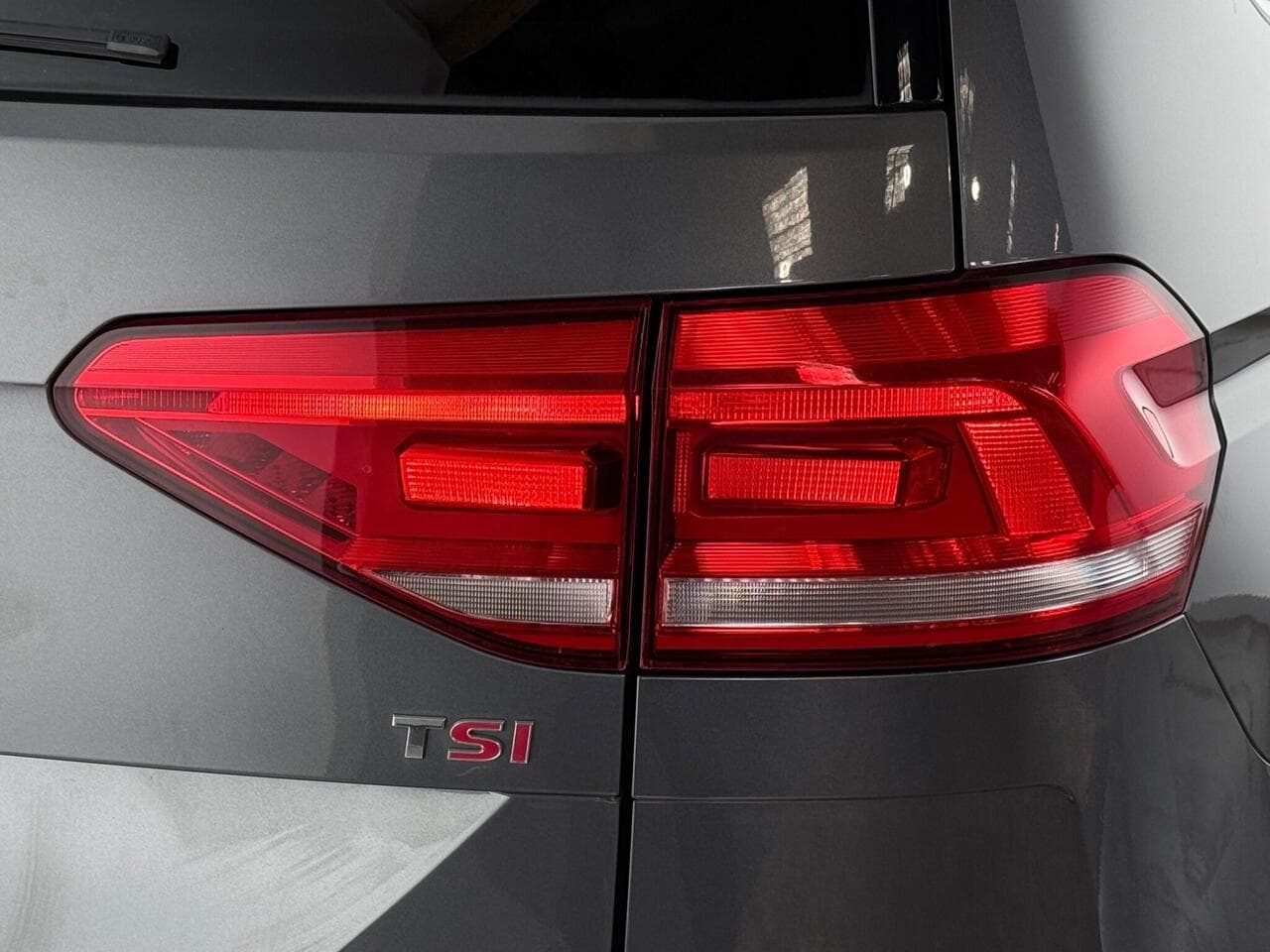 Volkswagen Touran thumbnail Lights Rear