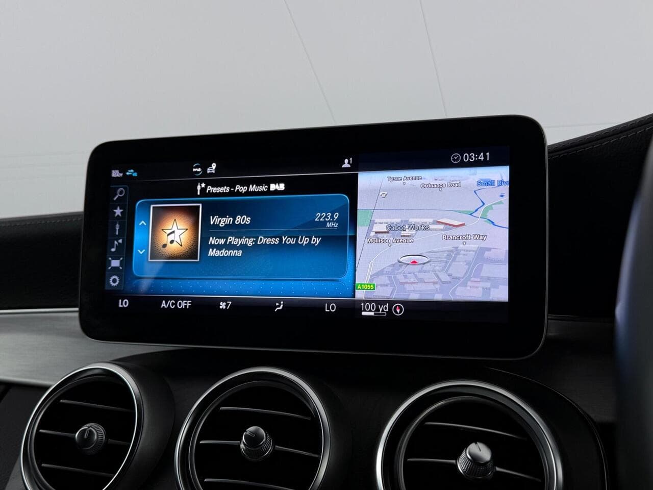 Mercedes-Benz C Class thumbnail Infotainment System
