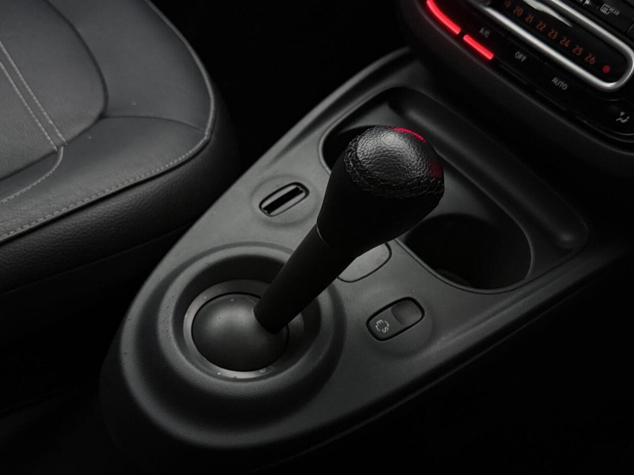 Smart forfour thumbnail Interior Front