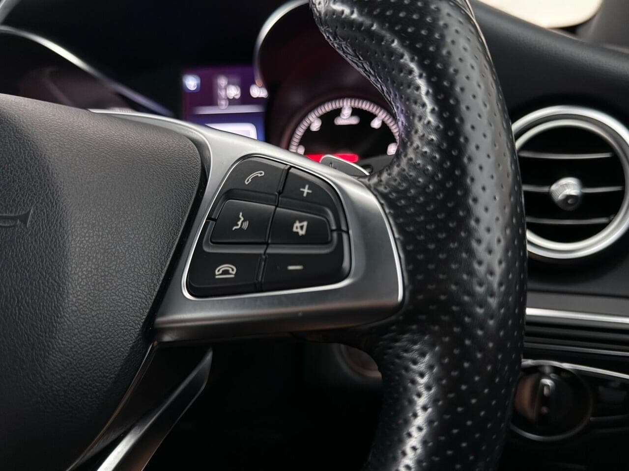 Mercedes-Benz GLC thumbnail Misc Controls
