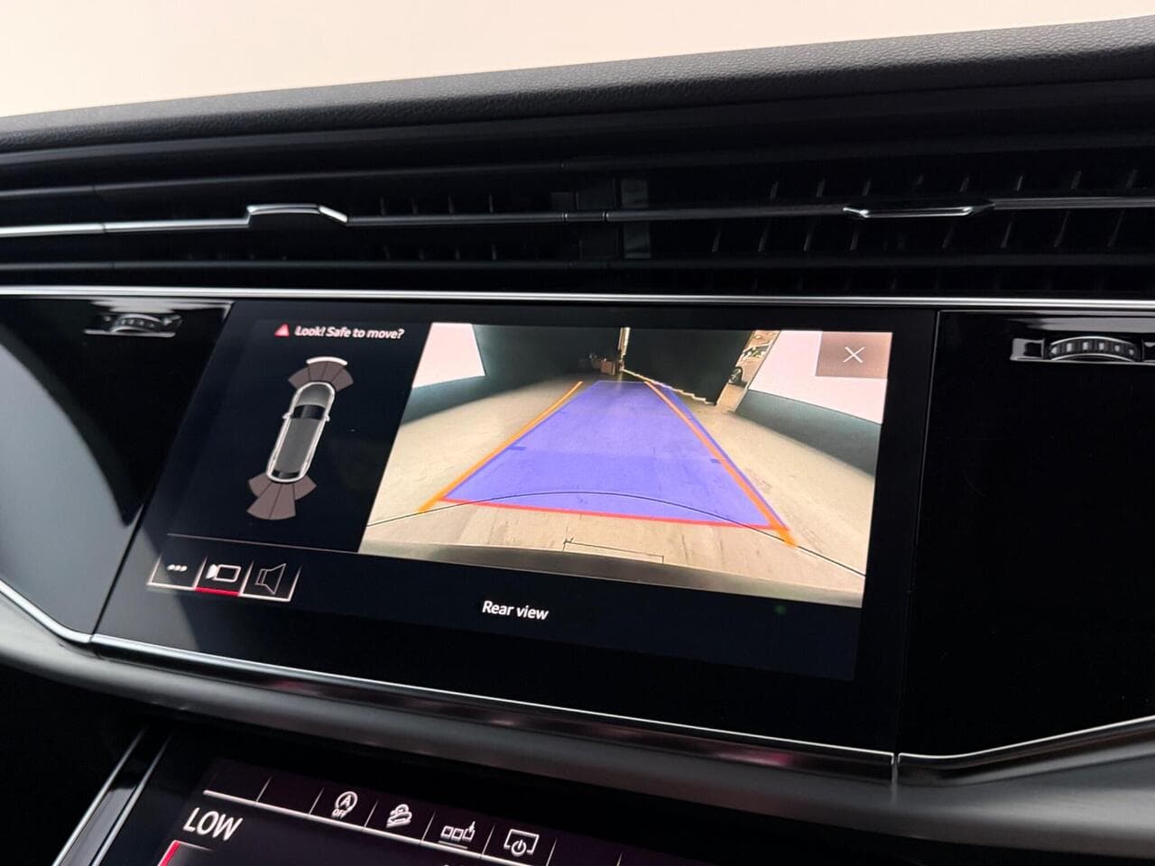 Audi Q8 thumbnail Infotainment System
