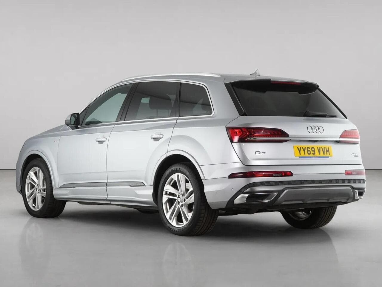 Audi Q7 thumbnail Rear Left