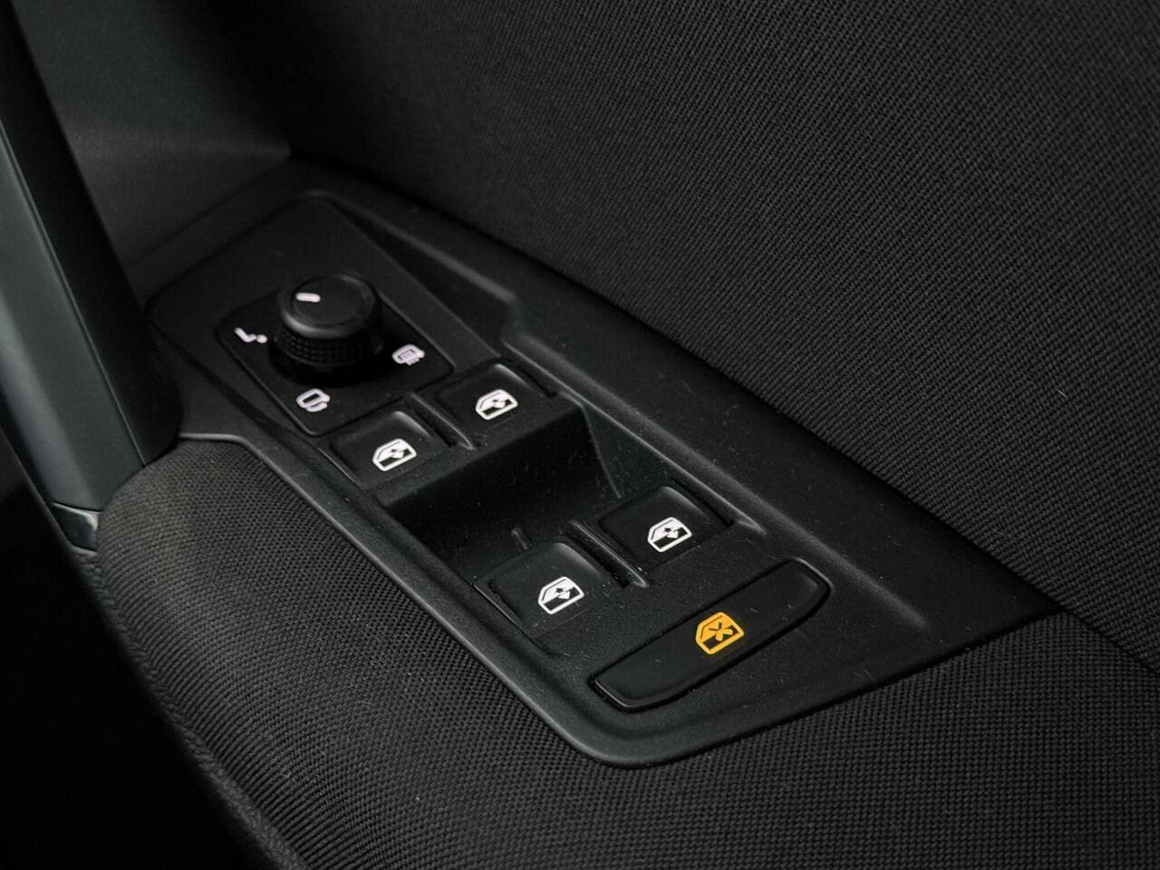 Volkswagen Tiguan thumbnail Misc Controls